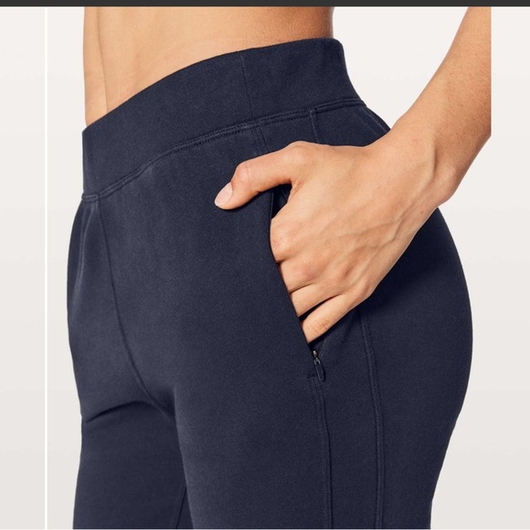 Lululemon Free To Roam Jogger *30"
Midnight Navy - Picture 2 of 12